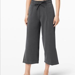 Lululemon Soft Ambitions High Rise Crop SIZE 4 NWT